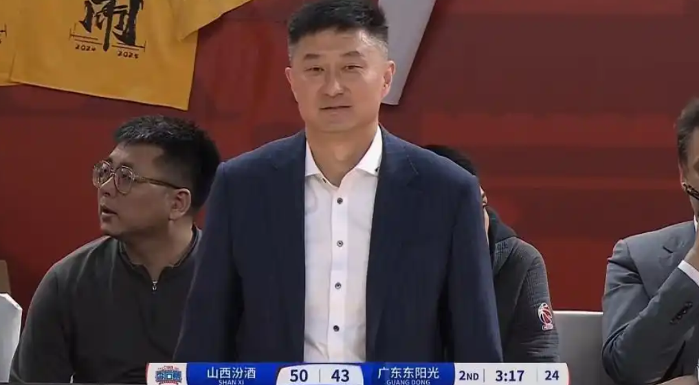 关于清晨体能课后，成都蓉城主帅复盘备战CBA季后赛，球迷炸锅，训练强度明显提升的信息